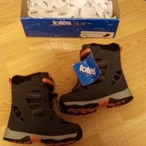 Snow boots Boys size 13 grey and orange New with tags